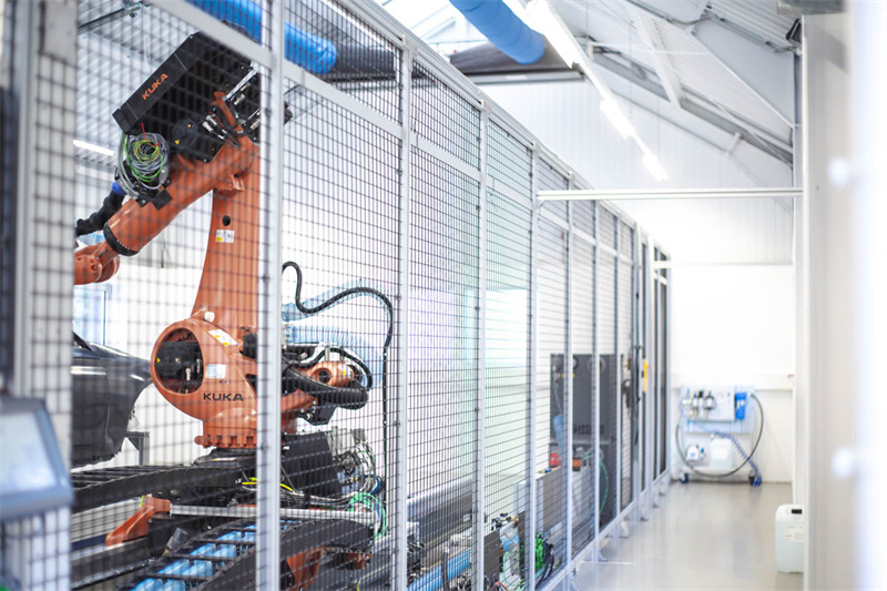 91视频美女午夜黄片免费视频机器人隔离安全围栏