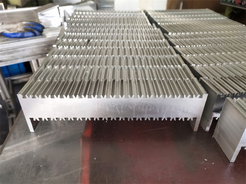 91视频美女午夜黄片免费视频机箱散热器