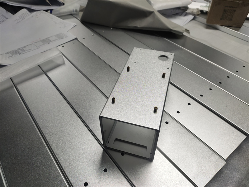 91视频美女午夜黄片免费视频CNC开孔攻牙精锯加工