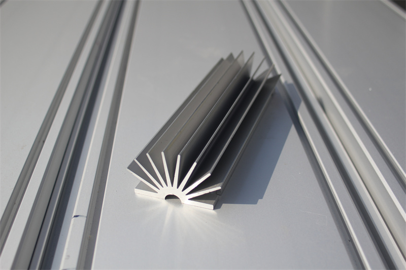 91视频美女午夜黄片免费视频高密铲齿太阳花散热器